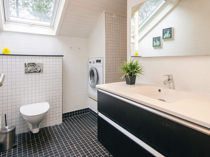 Bathroom 4, 5 Star Holiday Home in Blavand, Varde