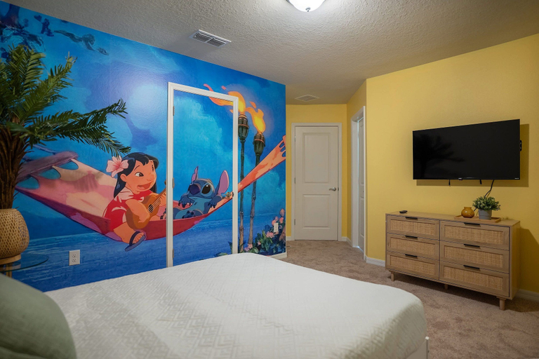 Others 4, 10br Windsor Cay Resort Home + Private Pool, Lake
