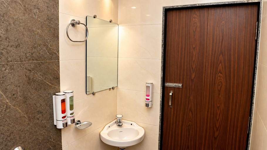 Bathroom 3, The Altruist Koparkhairane Hotel, Thane