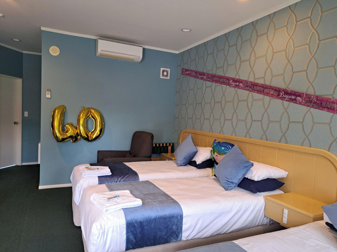 Bedroom 2, Village Motel, Hastings city