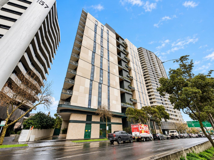 Others 3, Skydeck 2-bed Residence Near Albert Park, Melbourne