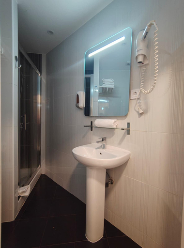 Bathroom 5, Hostal JQ Madrid 1, Madrid