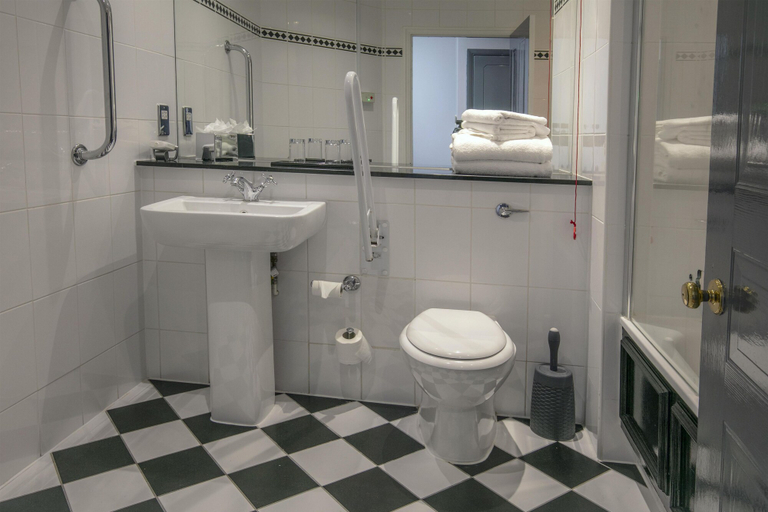 Bathroom 4, Woughton House Hotel, Worldhotels Distinctive, Milton Keynes