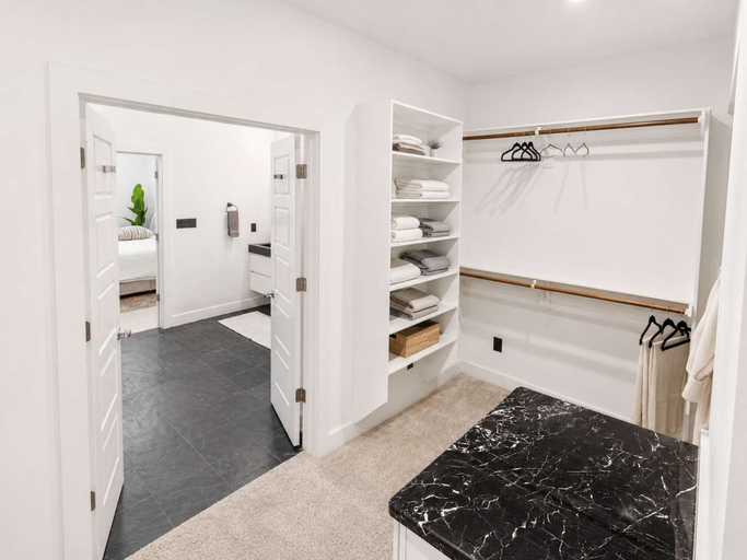 Others 3, Modern 4-story Townhome Med Center Sleeps 8, Houston