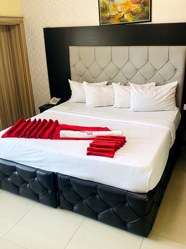 Bedroom 4, Hampton Towers And Spa, Oshimili North