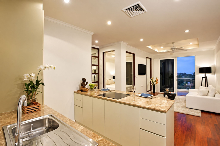 Others 2, Spacious 75 sqm Apartment in Quiet Karon, Shared Pool, Phuket Island