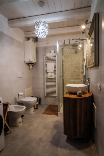 Others 3, NEW! Urban Wine Studio Apt con terrazzo, Gorizia