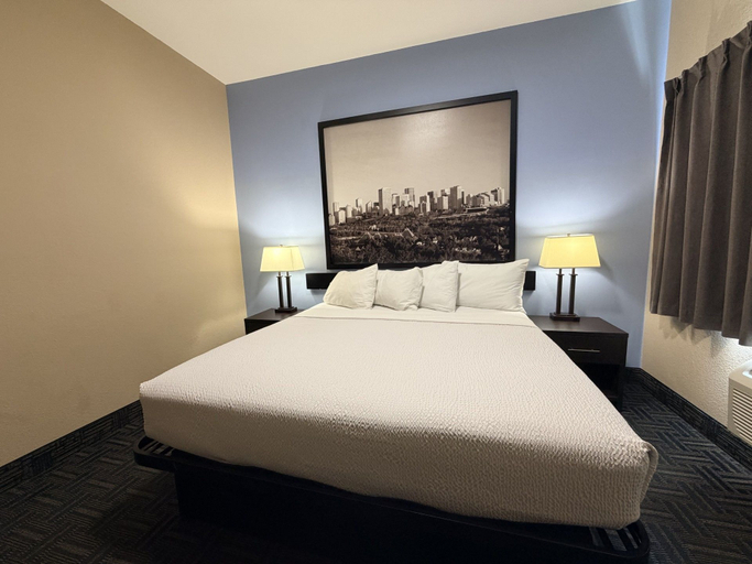 Bedroom 3, Super 8 by Wyndham Edmonton/West, Division No. 11