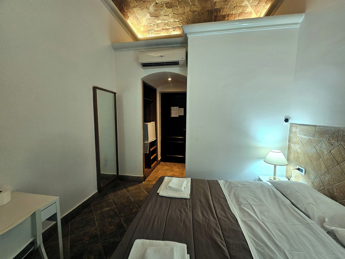Bedroom 5, Check in Rome, Rome