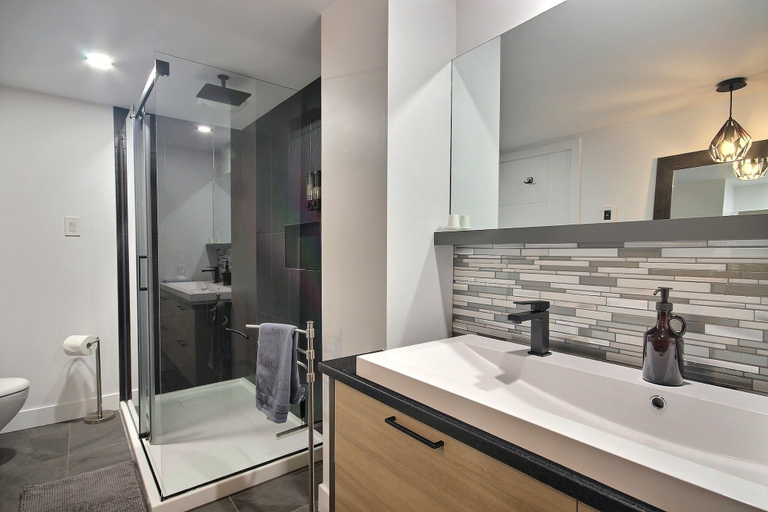 Bathroom 4, Aubergélit, L'Islet