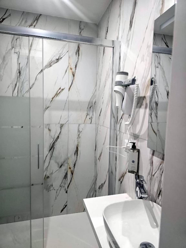 Bathroom 5, Aris Square Rome, Rome