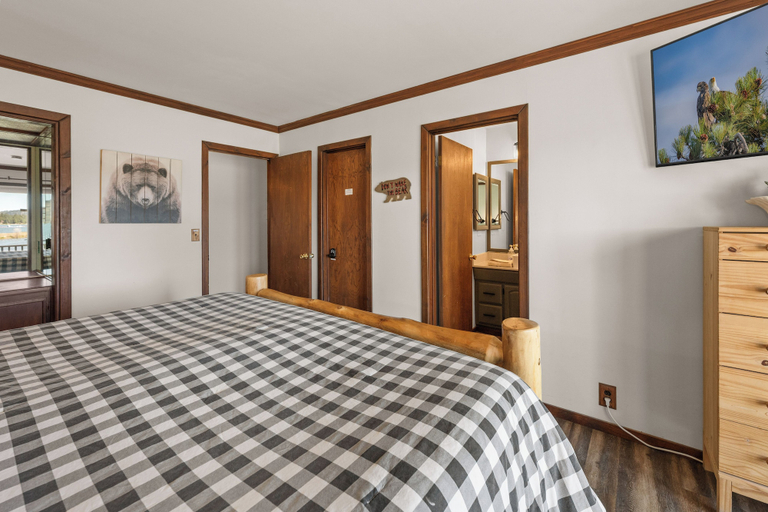 Bedroom 3, Grand Lakefront Escape, San Bernardino
