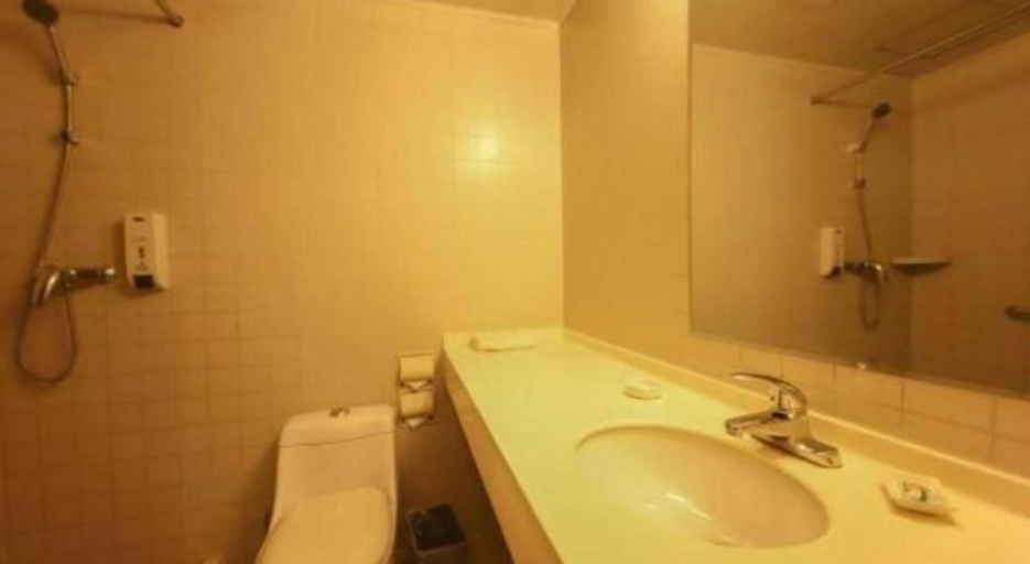 Bathroom 5, Jinjiang Inn, Baotou