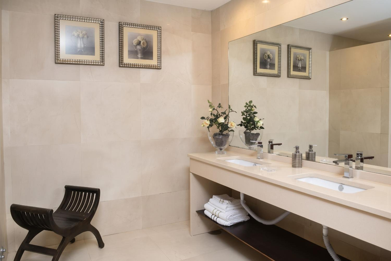 Bathroom 3, "Spacious villa in Canicada with year-round private pool", Vieira do Minho