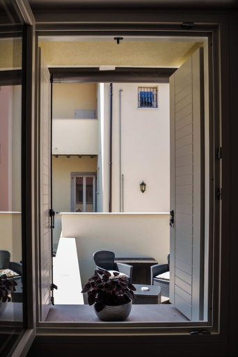 Others 2, Urban Wine Studio Apartment con Terrazzo, Gorizia