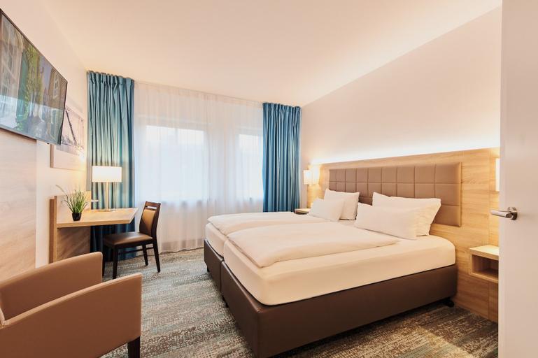 Bedroom 3, Hotel Frisia, Leer