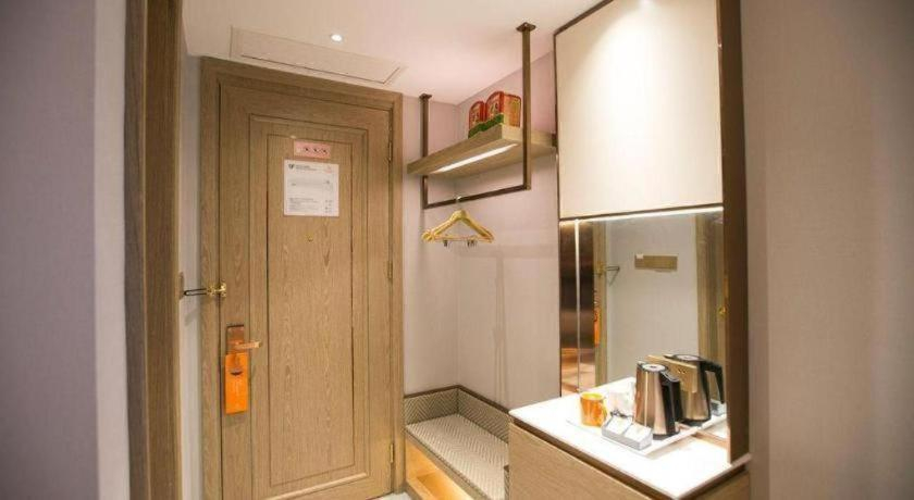 Bathroom 3, Vienna Hotel Jinan Beiyuan Street Red Star Macalline, Jinan