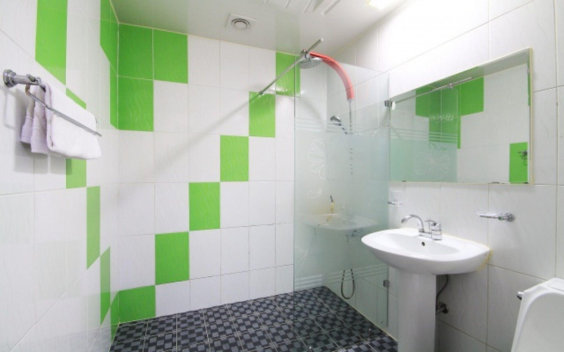 Bathroom 5, Gwangju Sangmu Q, Gwangsan