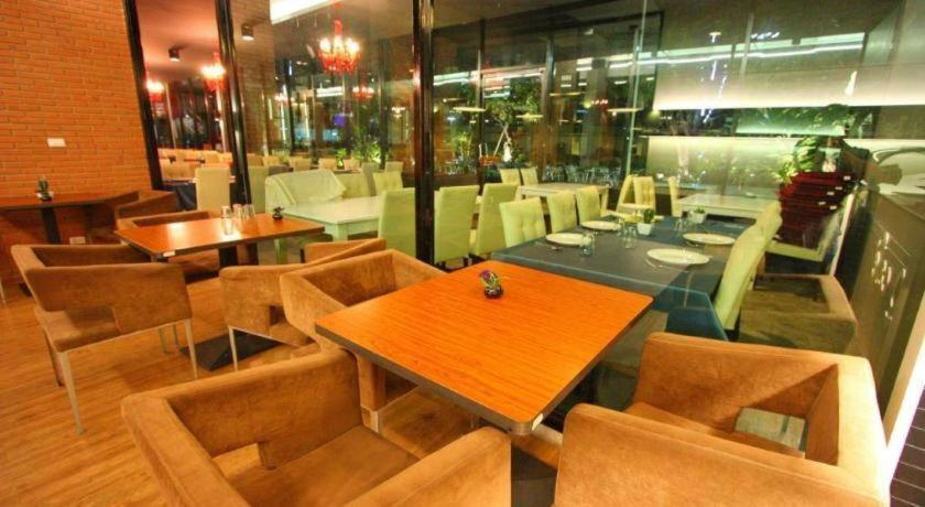 Food & Drinks 5, Royal King Suite, Bang Bo