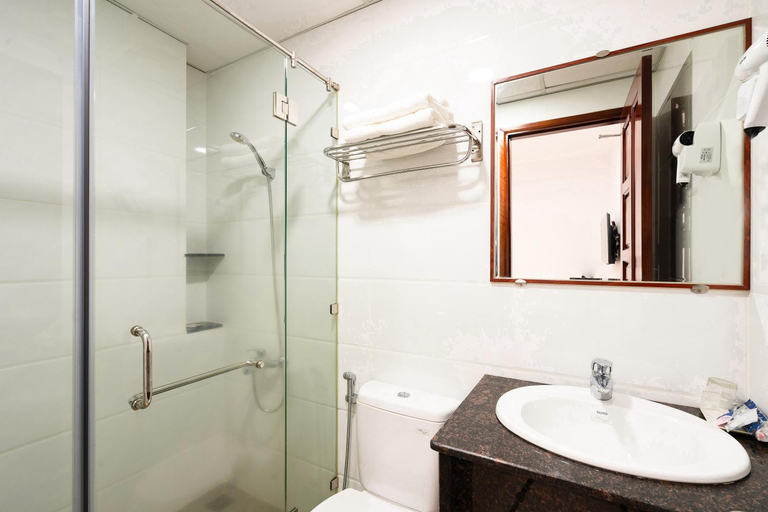 Bathroom 4, Hoang Hoang Hotel Bloom 3, Ho Chi Minh City