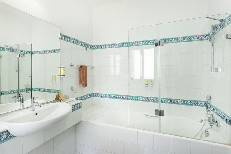 Bathroom 5, Golden Carthage Hotel & Résidence, La Marsa