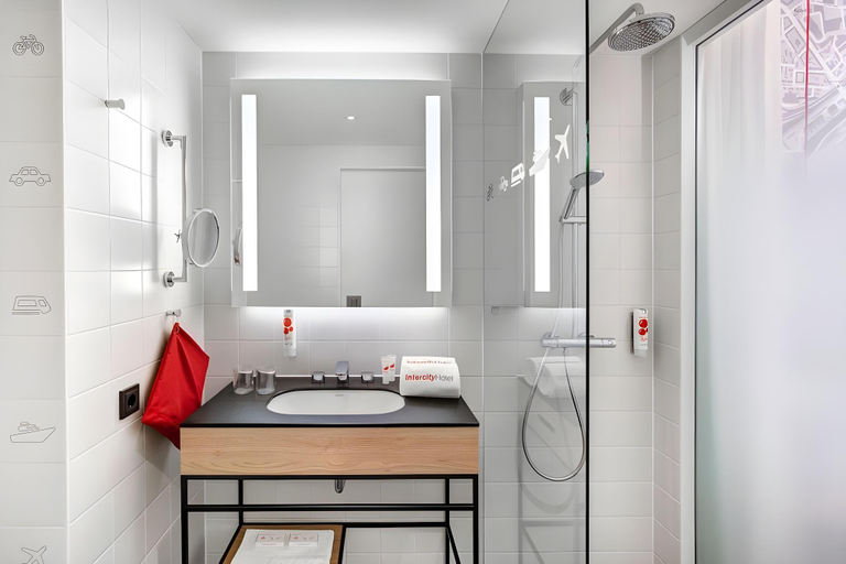 Bathroom 5, Leonardo Hotel Braunschweig City Center, Braunschweig