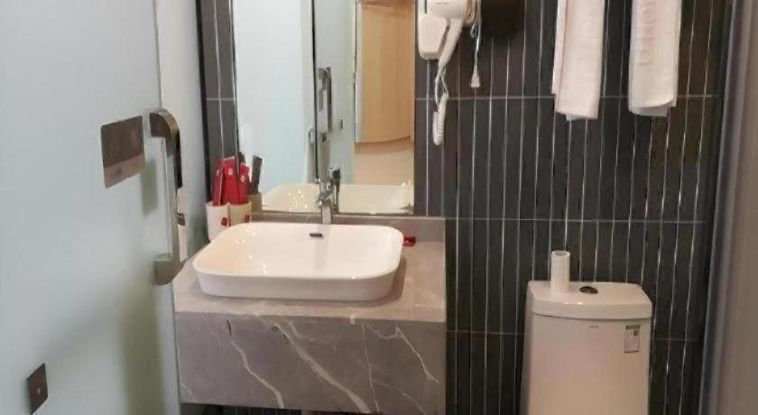 Bathroom 5, Thank Inn Hotel Sichuan Nanchong Gaoping District Longmen, Nanchong