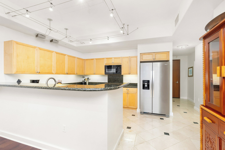 Others 3, Unique 2 Story Loft Condo at The Windsor W/parking and Rooftop Sky Terrace, Honolulu