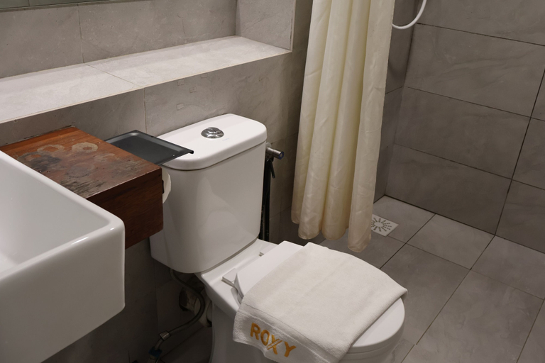 Bathroom 4, Roxy Hotel Aiman, Samarahan