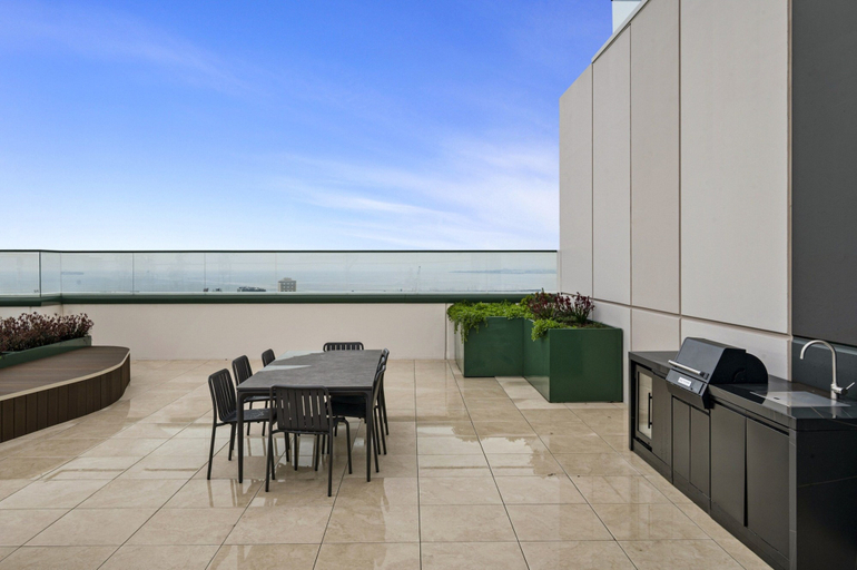 Others 4, Skydeck 2-bed Residence Near Albert Park, Melbourne