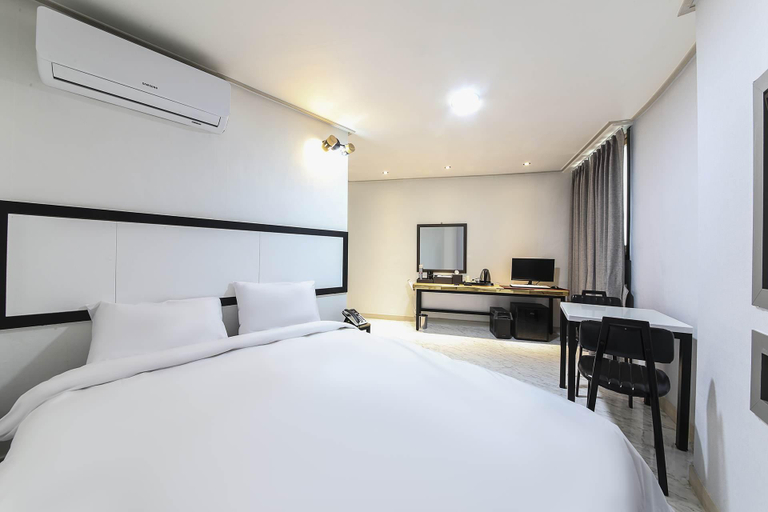 Bedroom 3, Yeosu Hotel Encore, Yeosu