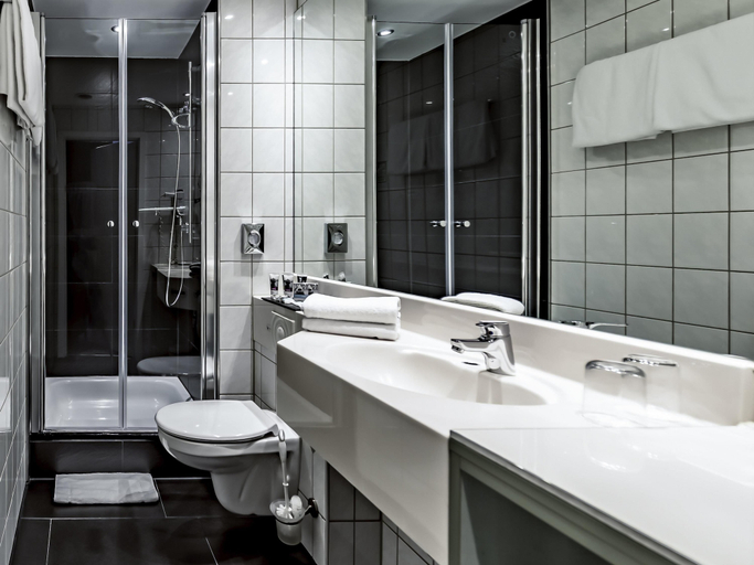 Bathroom 5, Mercure Hotel Frankfurt City Messe, Frankfurt am Main