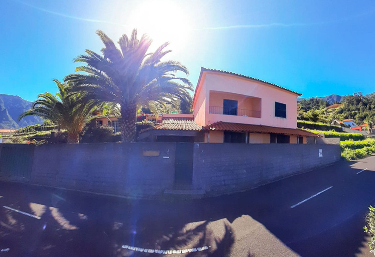 Exterior & Views, Gardens Guest House-hostel, São Vicente