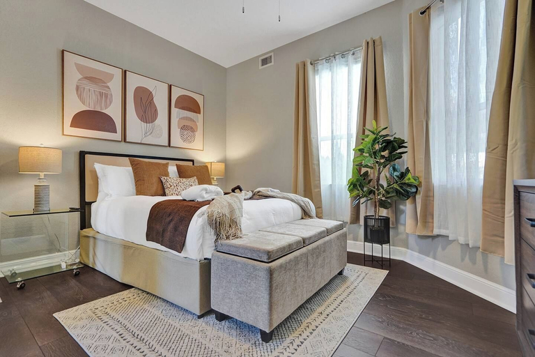 Bedroom 2, Lavish 8 Br Estate with Pool & Courts, Broward