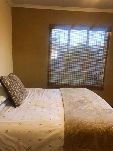 Others 3, Inviting 3-bed Apartment in Edenvale, Ekurhuleni