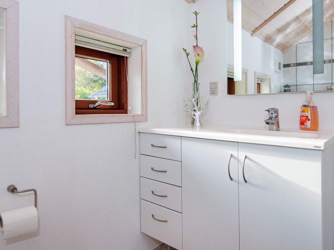 Bathroom 3, 8 Person Holiday Home in Ulfborg, Holstebro