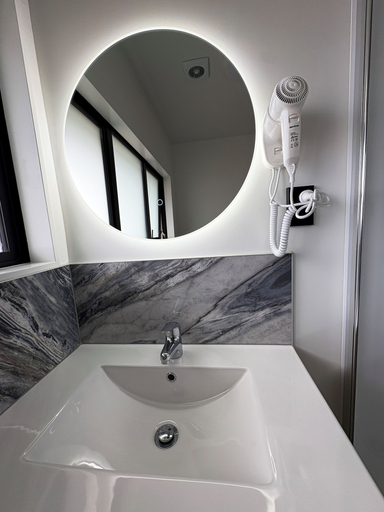 Bathroom 4, Airport Gold Star Motel, Manukau