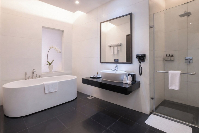 Bathroom 5, Merlynn Park Hotel, Jakarta Pusat