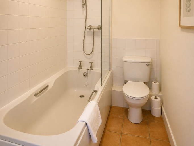 Bathroom 4, Roomspace Apartments - Regents Court, London