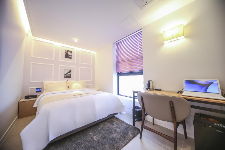Bedroom 3, Chungju 4 seasons, Chungju