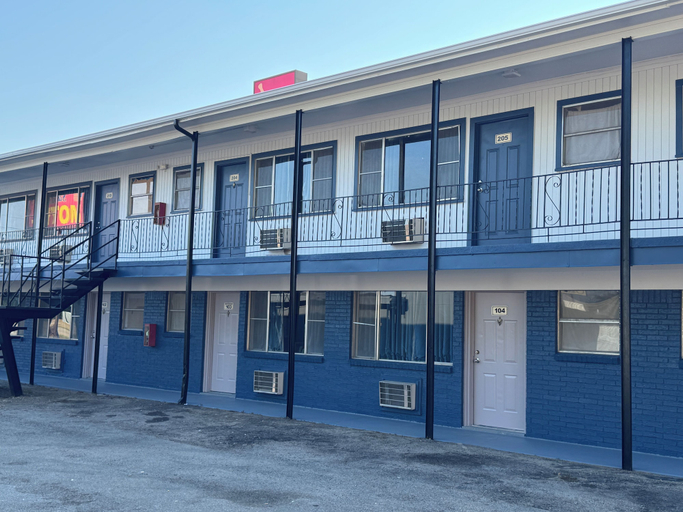 Others 5, Sands Motel, Titus