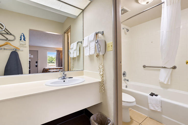 Bathroom 4, Southern Inn Manchester TN I 24, Coffee