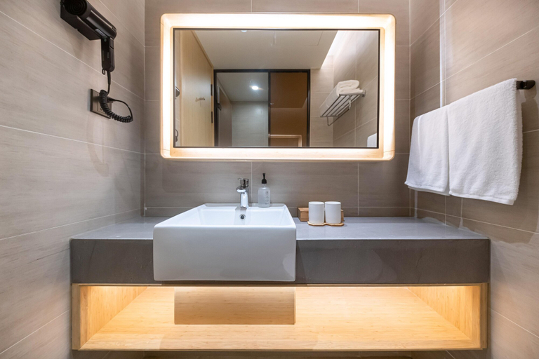 Bathroom, Ji Hotel, Shanghai