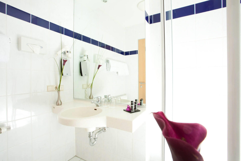 Bathroom 5, elaya hotel wolfenbuettel, Trademark Collection by Wyndham, Wolfenbüttel
