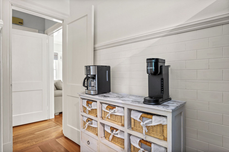 Others 4, Downtown 3-bedroom HPU & Furniture Mkt, Guilford
