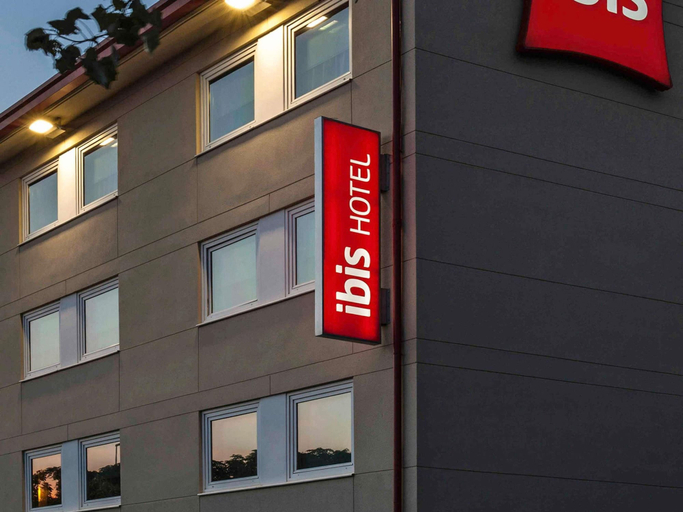 Exterior & Views 2, ibis Barcelona Cornella, Barcelona