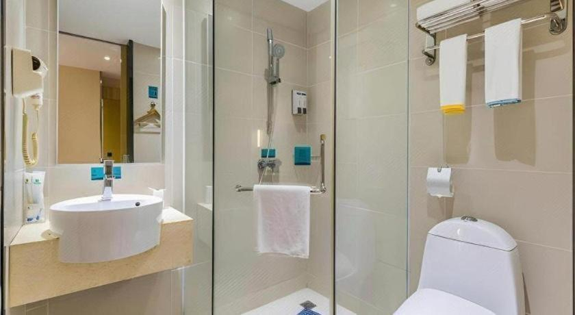 Bathroom 3, City Comfort Inn Maoming HighSpeed Railway Wenming, Maoming