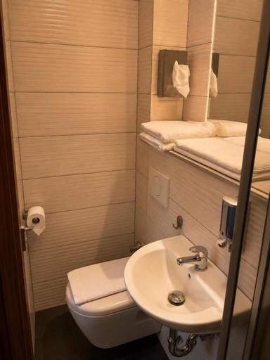 Bathroom 5, Hotel am Rondo, Main-Kinzig-Kreis