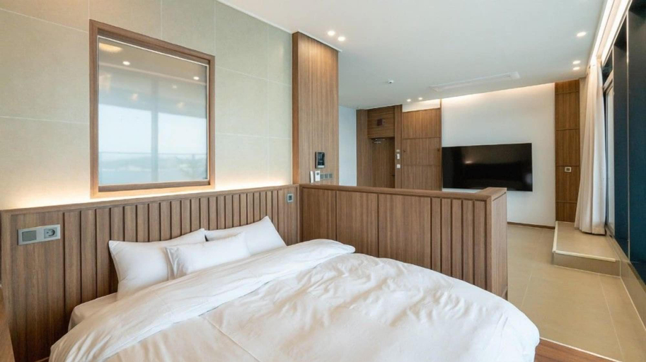 Bedroom 4, The Beige, Geoje