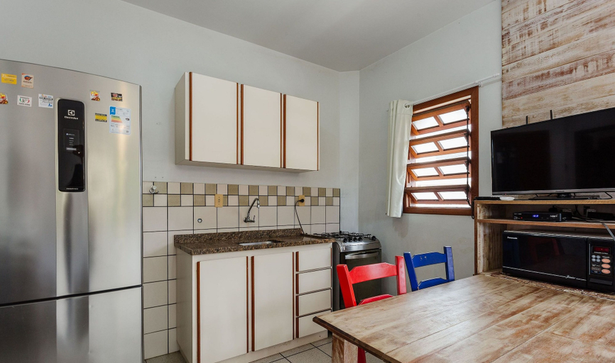 Others 2, Comfortable Apt 270m From the Beach Stcy101, Florianopolis